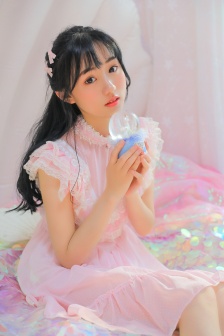 年轻的女秘书在线观看